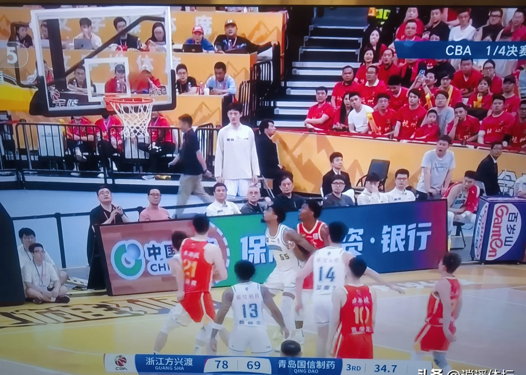 天津男篮大胜辽宁队，取得关键胜利