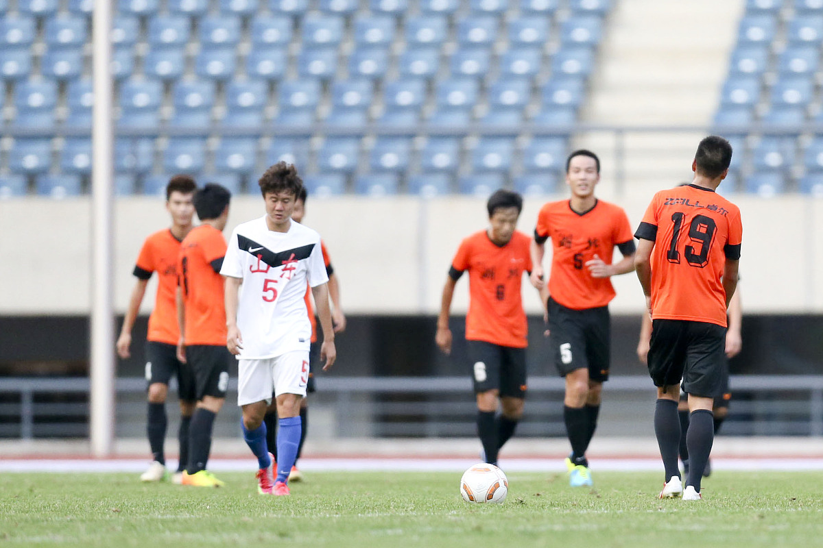 比赛中某一球员的表现引起了媒体和球迷的关注