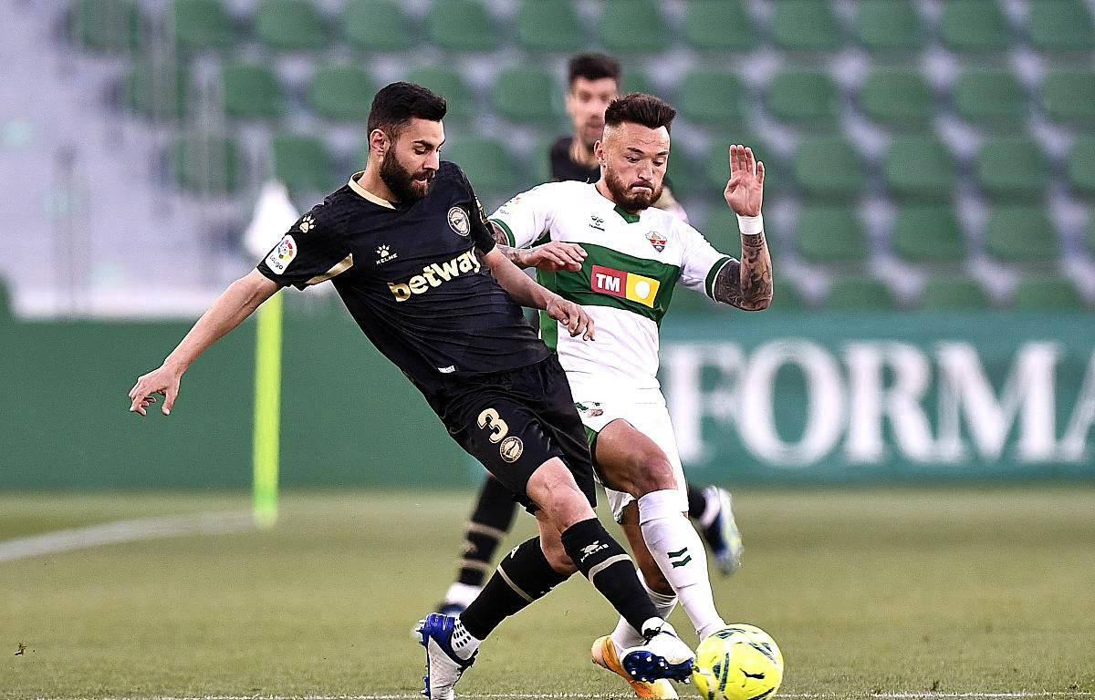 皇家贝蒂斯主场惨败阿拉维斯，错失夺冠机会