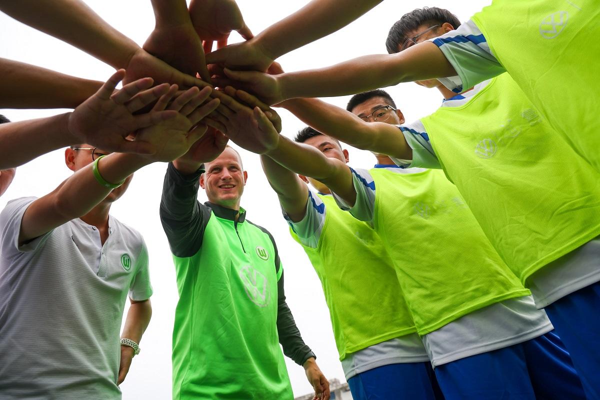 沃尔夫斯堡主教练班师出征，誓要夺冠的简单介绍